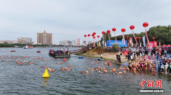 ���(d��ng)�F(xi��n)��(ch��ng)����Ӿʿ��������ˮ����ʯ���� �z