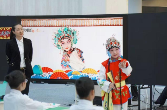 學生們正在上思政課。 吉林市教育局供圖 學生們正在上思政課。 吉林市教育局供圖