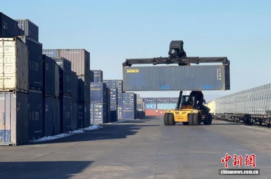 12��11�գ����֬q���������ˆT�ڬq���F·�ڰ��M(j��n)�м��b����b�������� �z