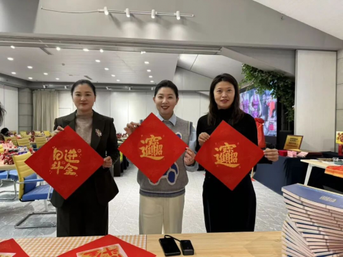 �쁆��(��һ)���O�(�Ҷ�)���(d��ng)�F(xi��n)��(ch��ng)��Ӱ