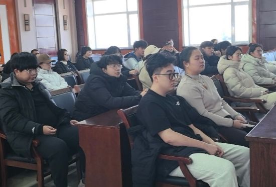 就業(yè)創(chuàng)業(yè)政策宣講會現(xiàn)場 安圖縣委宣傳部/供圖 就業(yè)創(chuàng)業(yè)政策宣講會現(xiàn)場 安圖縣委宣傳部/供圖